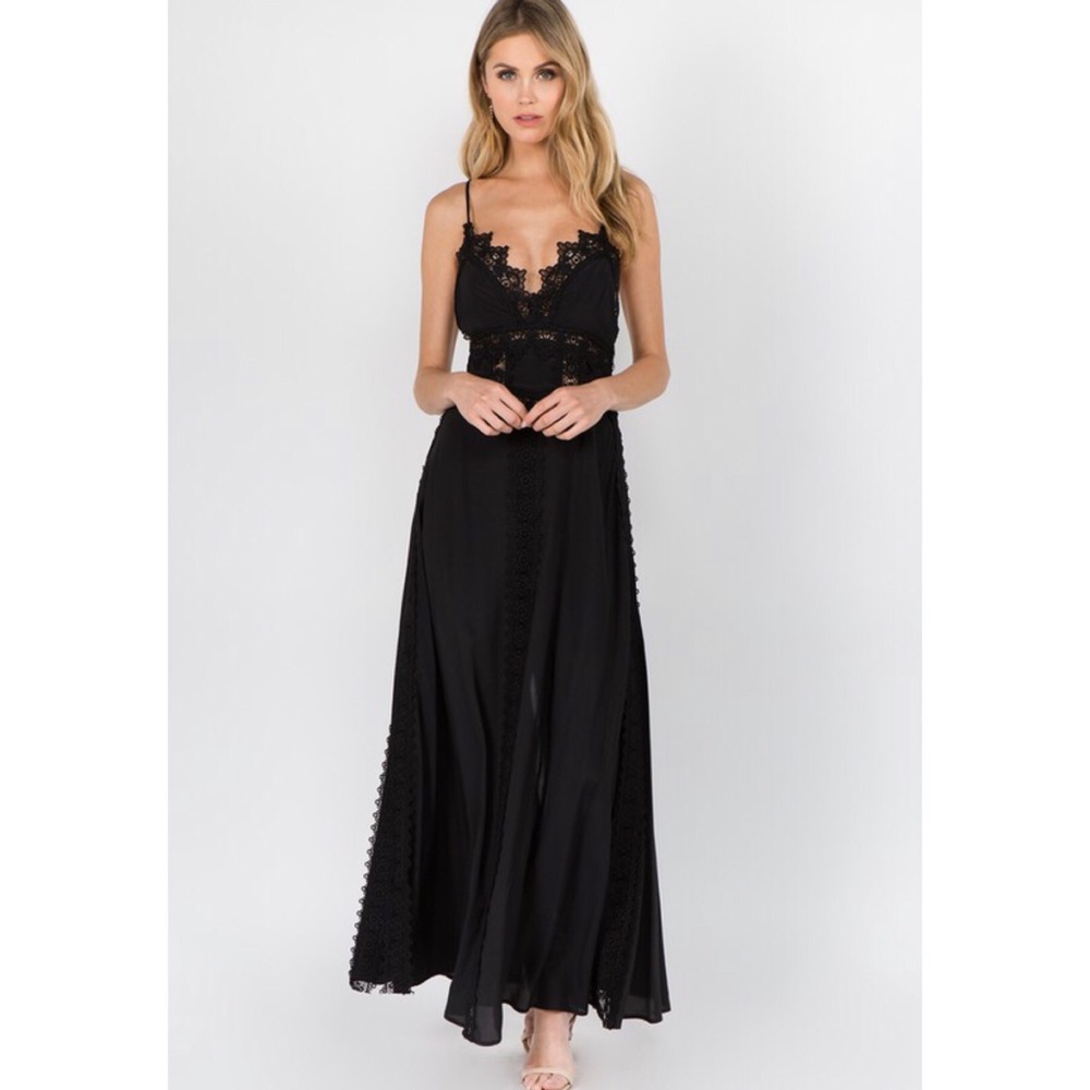 NWT Lace trim backless maxi dress - Picture 4 of 7